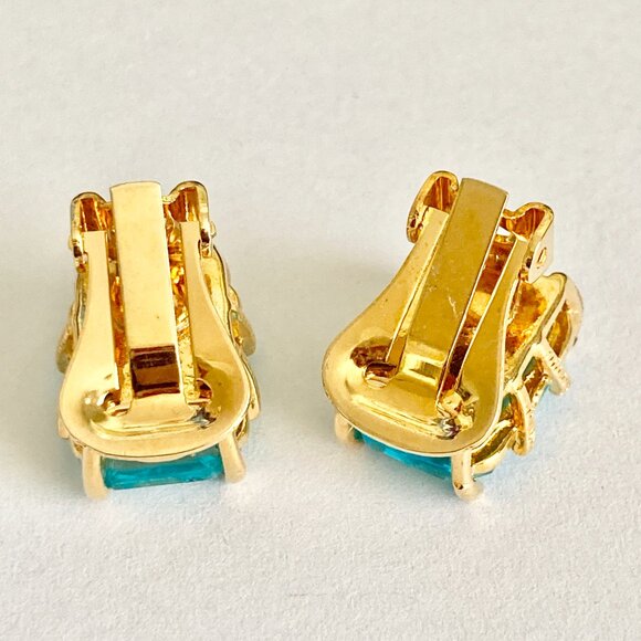 Vintage Aqua Blue Glass Clip On Earrings Jeweled Cut Gold Plated Huggie 70's USA - Picture 6 of 10